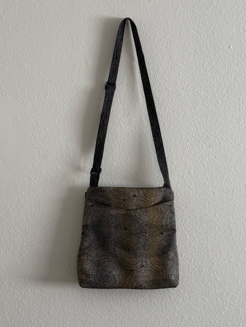 Maruca Geometric Spree Crossbody Bag - Picture 2 of 11
